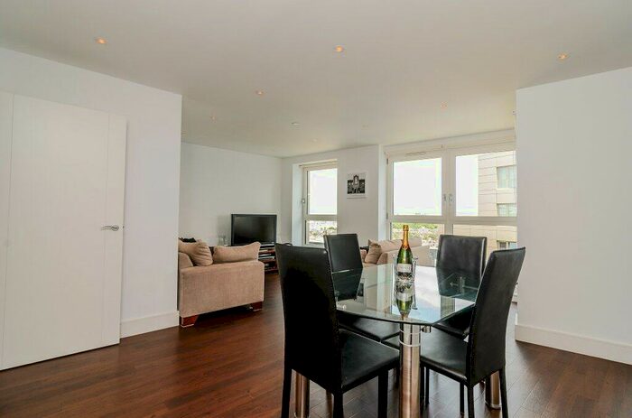 2 Bedroom Flat To Rent In Queensland Road, Islington, N7