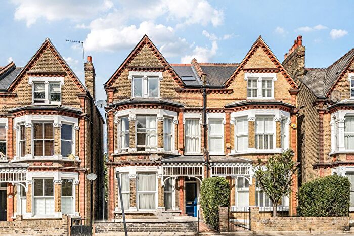 2 Bedroom Flat For Sale In Charlton Road, London, SE3