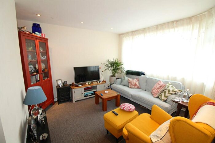 2 Bedroom Flat To Rent In Fabian Court, Station Road, Finchley Central, N3