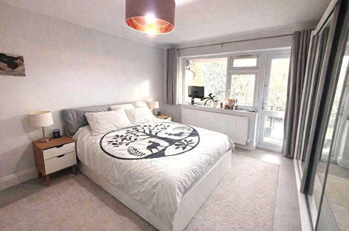 2 Bedroom Flat To Rent In Somerset Road, Barnet, EN5