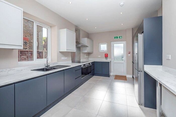 1 Bedroom Flat To Rent In Goldhawk Road, London, W6