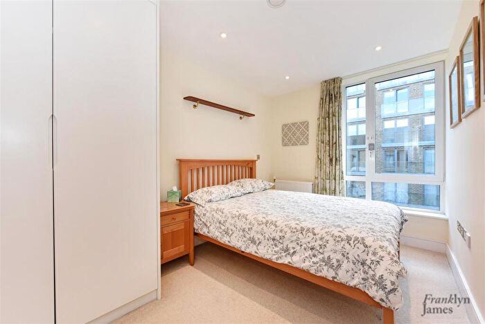 2 Bedroom Apartment For Sale In St. Annes Street, London, E14