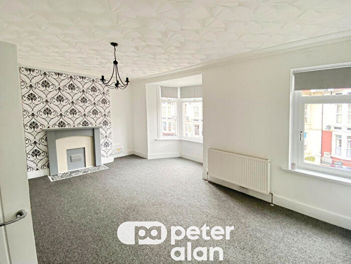 4 Bedroom Maisonette To Rent In Mary Street, Porthcawl, CF36