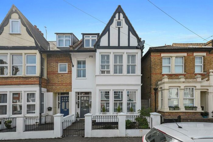 5 Bedroom End Of Terrace House To Rent In Leighton Avenue, Leigh-On-Sea, SS9