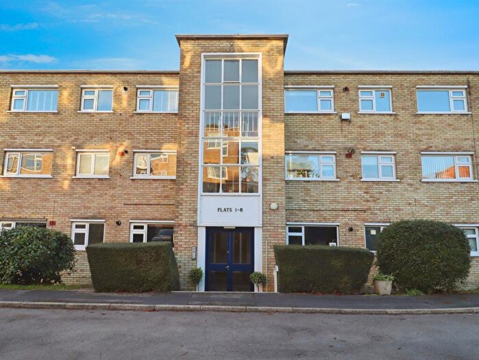 2 Bedroom Flat For Sale In Beach Road, Penarth, CF64