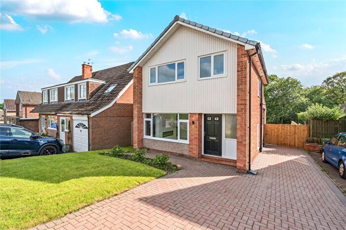 3 Bedroom Detached House For Sale In Hall Park Avenue, Horsforth, Leeds, LS18