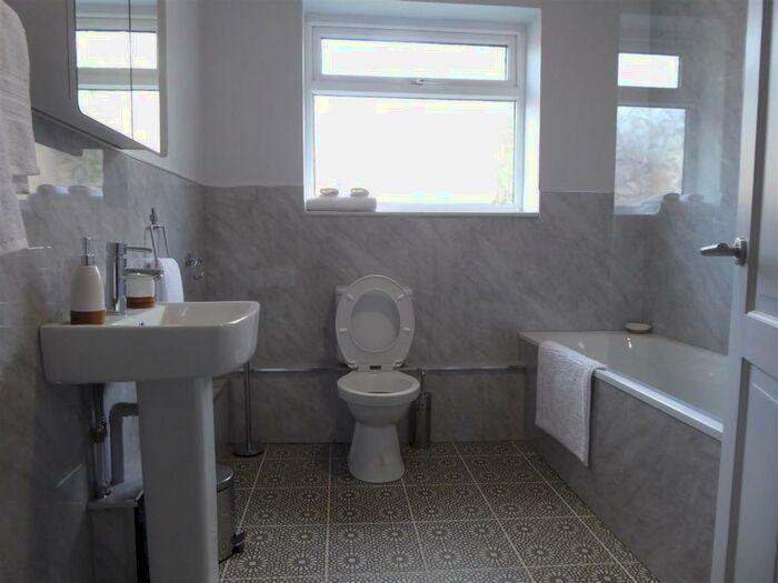 2 Bedroom Apartment To Rent In Lark Lane, Liverpool, Merseyside, L17