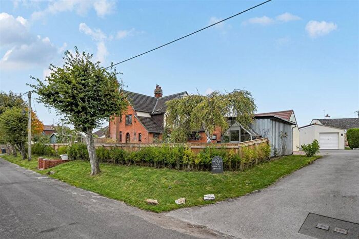 4 Bedroom Detached House For Sale In Martins Road, Keevil, BA14