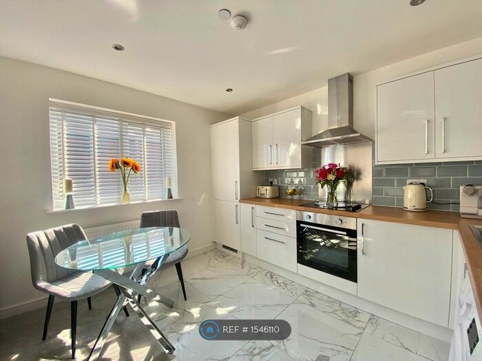 2 Bedroom Flat To Rent In Farrier Close, Swinton, Manchester, M27