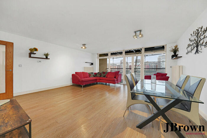 2 Bedroom Apartment For Sale In Western Beach Apartments, Hanover Avenue, London, E16