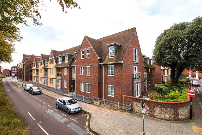 3 Bedroom Flat To Rent In Shippam Street, Chichester, PO19