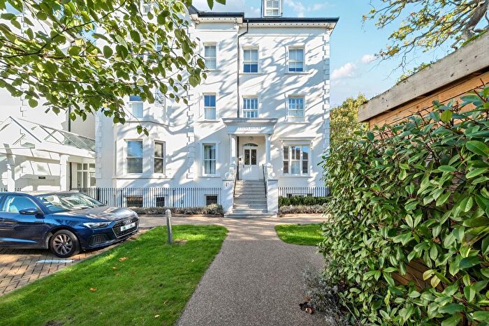 3 Bedroom Flat For Sale In Oak Hill Road, Surbiton, Surrey, KT6