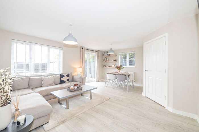 3 Bedroom Semi-detached House For Sale In Kingfisher Close, Upstreet, Canterbury, Kent, CT3