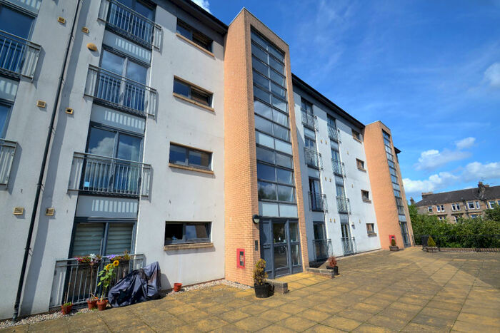 2 Bedroom Flat To Rent In White Cart Court, Shawlands, G43