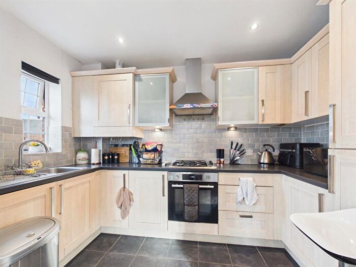 1 Bedroom Flat For Sale In Pluto Way, Buckingham Park, Aylesbury, HP19