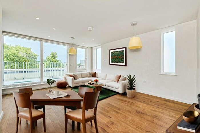 2 Bedroom Flat For Sale In Manor Park, Hither Green, London, SE13