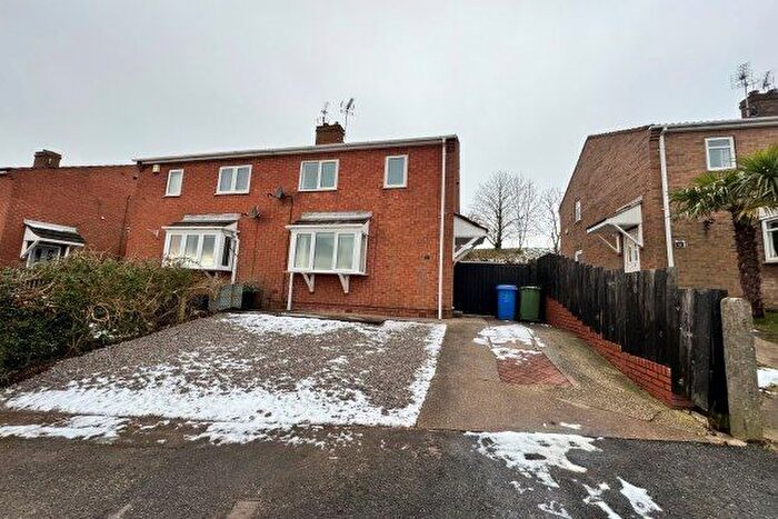 3 Bedroom Semi-Detached House To Rent In Petersfield Close, Mansfield, NG19