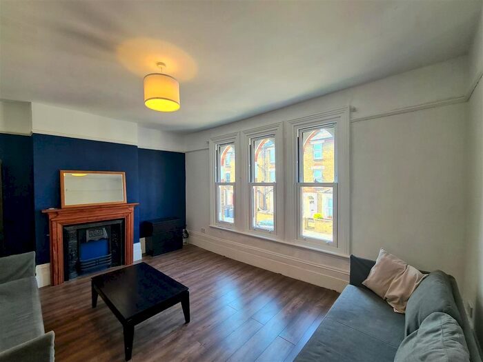 3 Bedroom Flat To Rent In Ducie Street, Brixton/Clapham, SW4