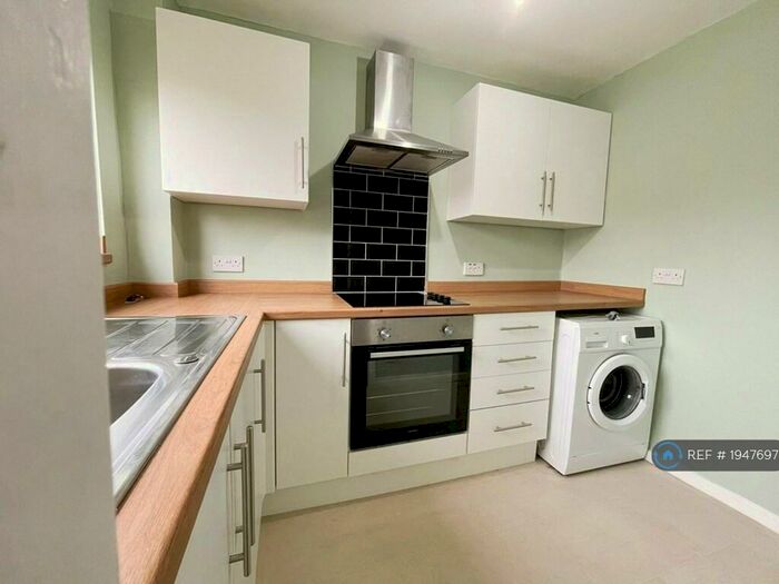 1 Bedroom Flat To Rent In Savick Avenue, Bolton, BL2