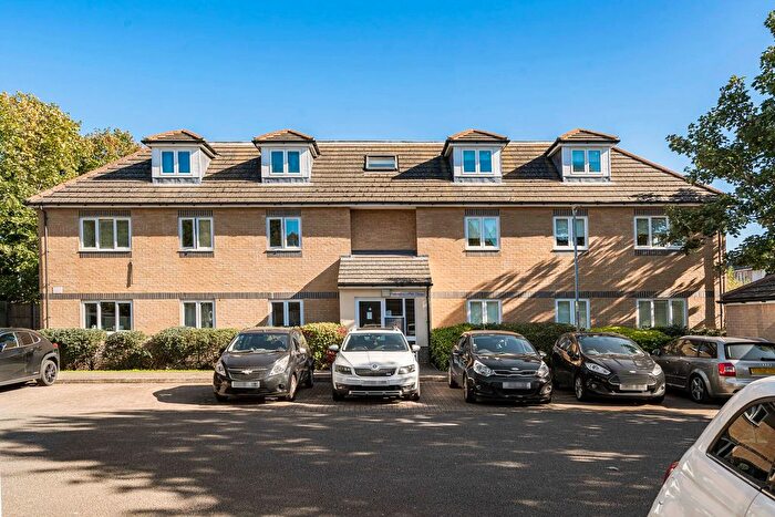 2 Bedroom Flat For Sale In Fisk Close, Sunbury-On-Thames, Surrey, TW16