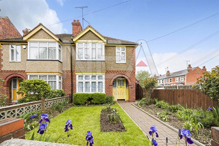 3 Bedroom Semi Detached House To Rent In Gosbrook Road, Caversham, Reading, RG4