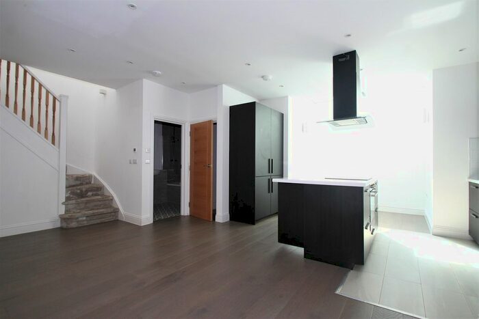 2 Bedroom Detached House To Rent In Tenterden Grove, Hendon, London, NW4