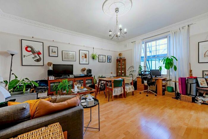 2 Bedroom Flat To Rent In Randolph Gardens, London, NW6