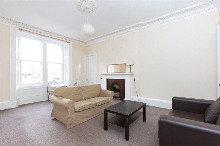 3 Bedroom Flat To Rent In Bruntsfield Place, Edinburgh, EH10