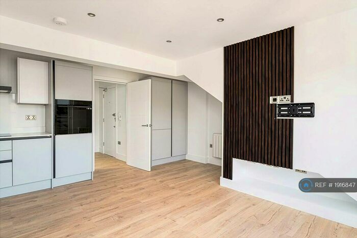 1 Bedroom Flat To Rent In London Apartments, High Wycombe, HP13