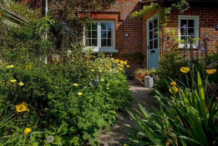 2 Bedroom Cottage To Rent In High Street, West Meon, Petersfield, GU32