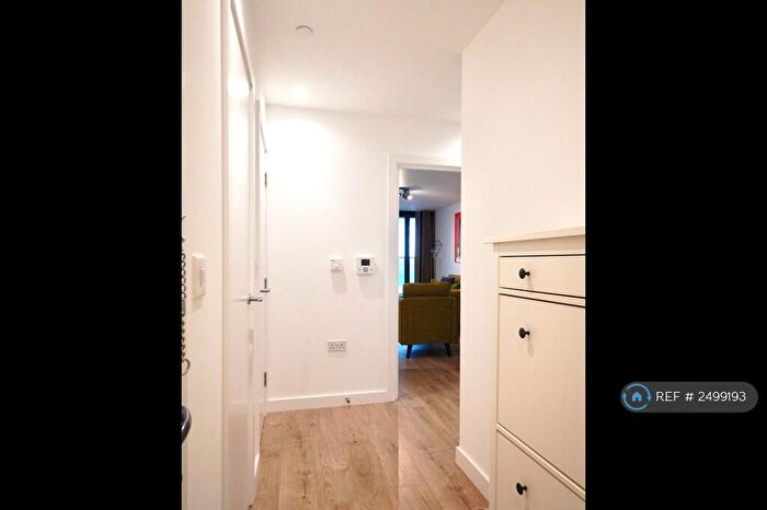 3 Bedroom Flat To Rent In Rotherhithe New Road, London, SE16