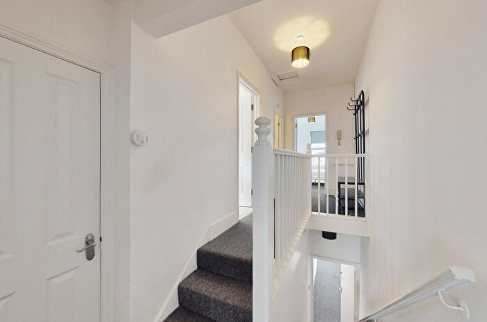 2 Bedroom Apartment To Rent In Lower Bristol Road, BA2