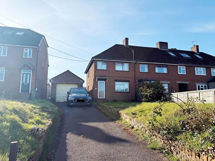 3 Bedroom End Of Terrace House For Sale In Dellands, Overton, Basingstoke, Hampshire, RG25