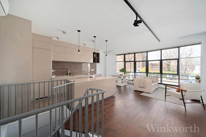2 Bedroom Apartment For Sale In Frobisher Place, London, SE15