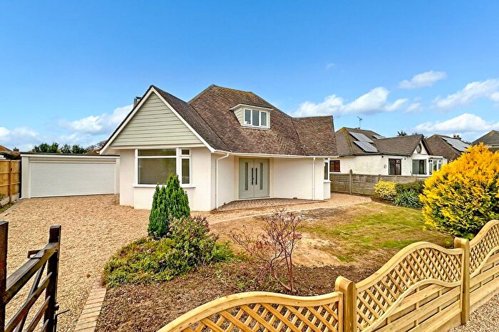 4 Bedroom Detached House For Sale In Cudlow Avenue, Rustington, Littlehampton, West Sussex, BN16