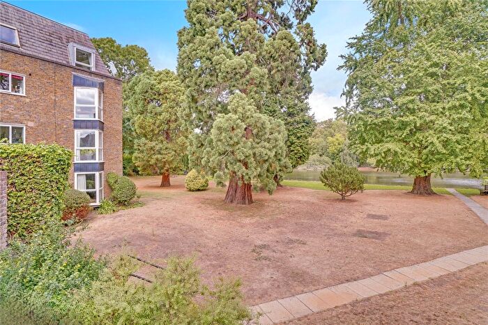 2 Bedroom Flat For Sale In Twickenham Road, Teddington, TW11
