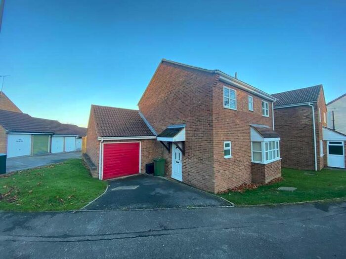 4 Bedroom Property To Rent In Christie Close, Newport Pagnell, MK16