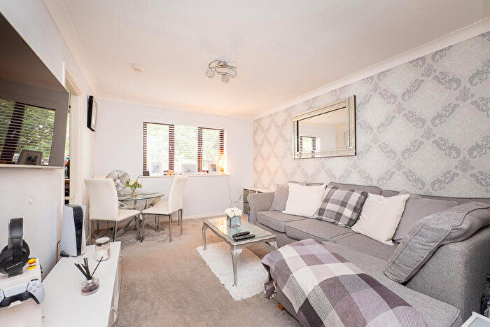2 Bedroom Apartment For Sale In Chartwell Gardens, Cheam, Sutton, SM3