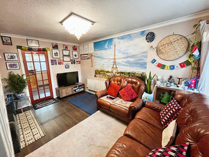 2 Bedroom Semi-Detached House For Sale In Warren Drive, Leicester, Leicestershire, LE4