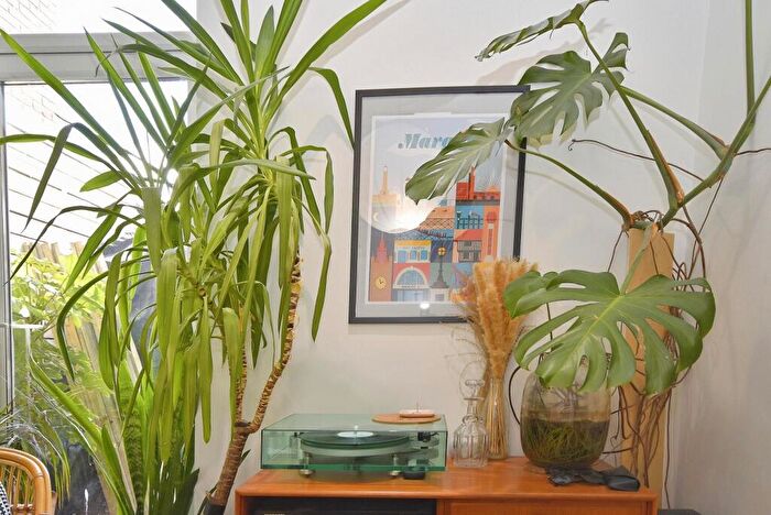 3 Bedroom End Of Terrace House For Sale In Grotto Hill, Margate, CT9 - Photo 5