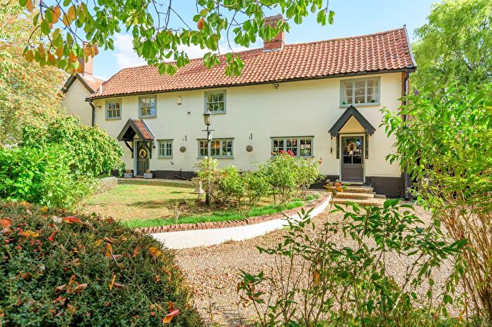 5 Bedroom Detached House For Sale In The Street, Redgrave, IP22