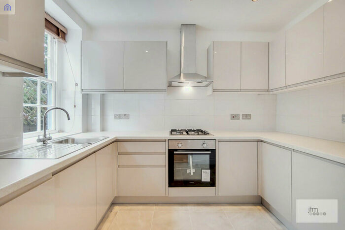 3 Bedroom Apartment For Sale In Leyden Mansions, Crouch Hill, N19