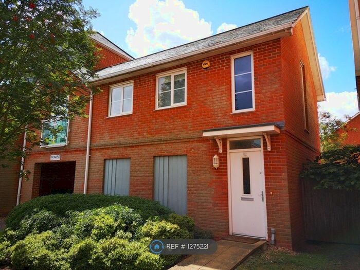 2 Bedroom Maisonette To Rent In Reynolds Avenue, Redhill RH1