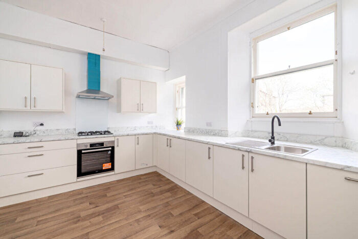 4 Bedroom Flat To Rent In L – West Preston Street, Edinburgh, EH8