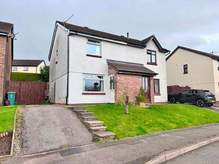 3 Bedroom Semi-Detached House For Sale In Chester Close, New Inn, Pontypool, NP4