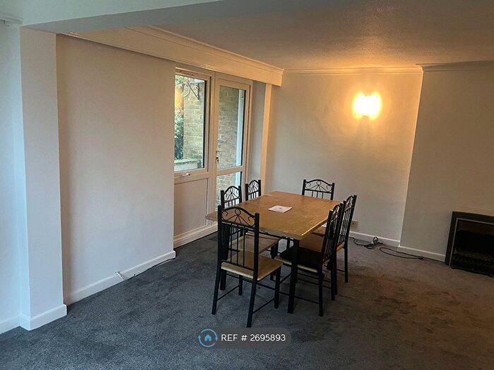 2 Bedroom Flat To Rent In Redcourt, Southampton, SO16