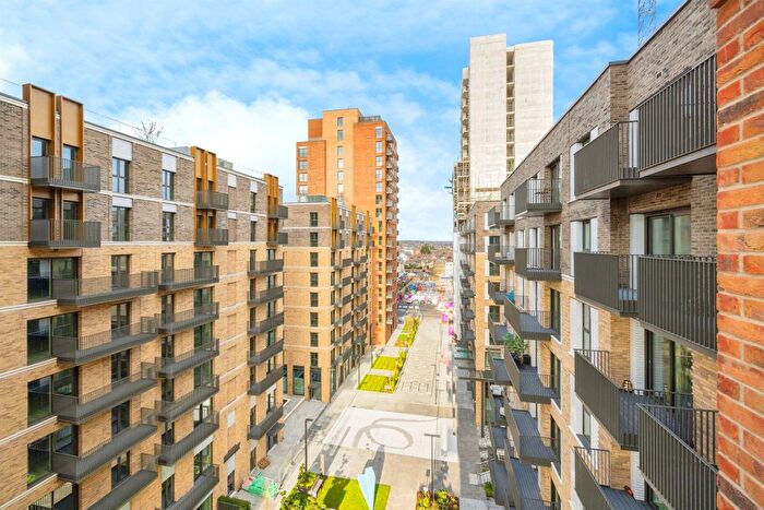 2 Bedroom Flat For Sale In Union Court, The Exchange, Watford, WD24