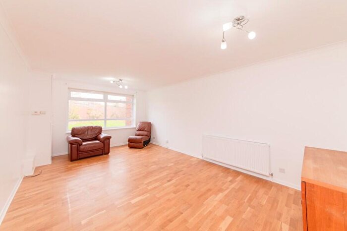 1 Bedroom Flat For Sale In Etchingham Park Road, Finchley, N3