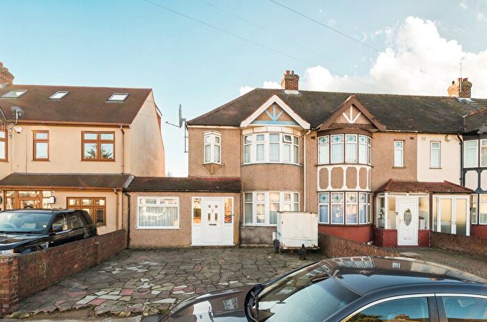 3 Bedroom End Terrace House For Sale In Danbury Road, Rainham, RM13
