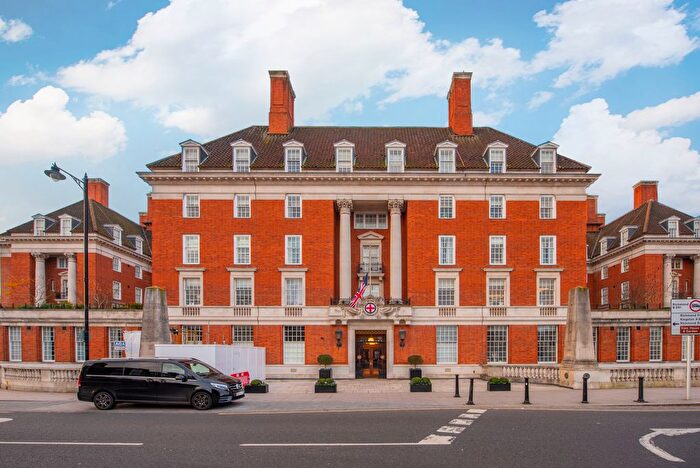 1 Bedroom Flat For Sale In Richmond Hill, Richmond, TW10